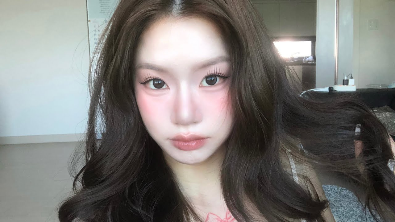 약간의 중티로 완성하는 성숙 생기 메이크업