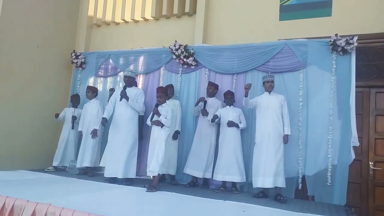 Jabal-hiraa wakipaform nasheed yao live katika tamasha la muache asome
