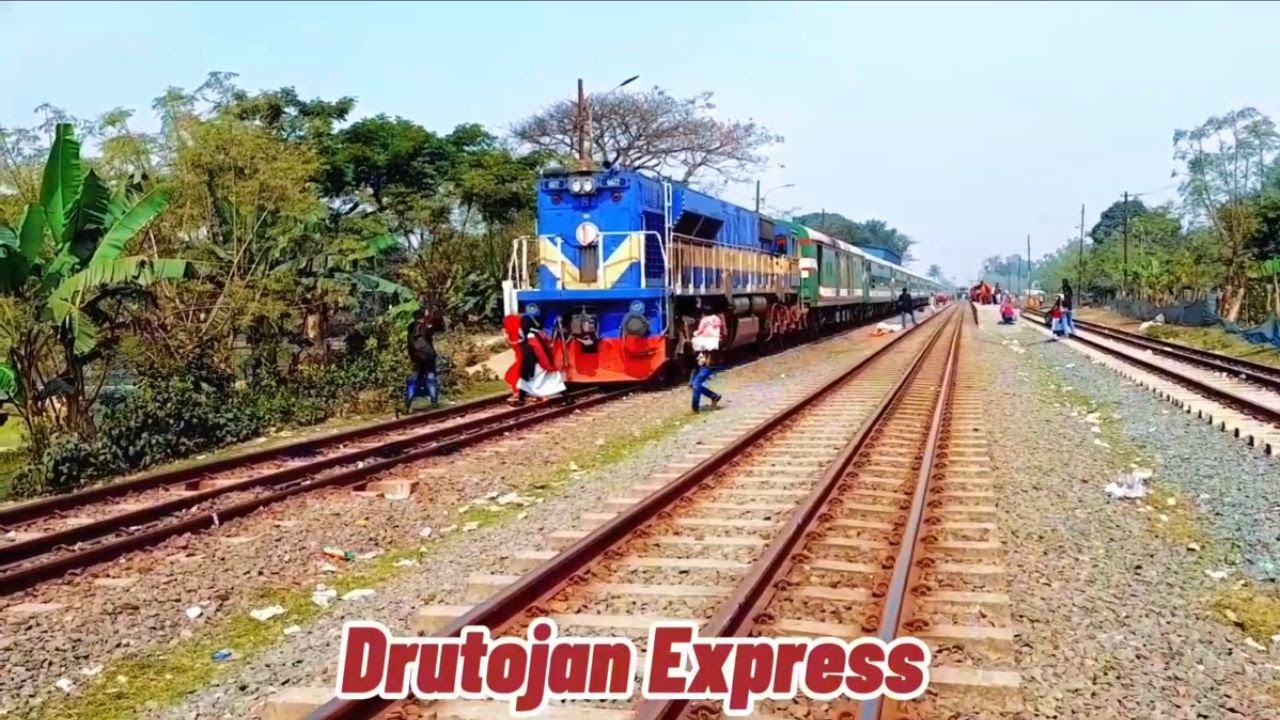 ফুলবাড়ী স্টেশনে যে ভাবে প্রবেশ করে মিতালী দ্রুতযান কুড়িগ্রাম বাংলাবান্ধা পঞ্চগড় এক্সপ্রেস 2024.