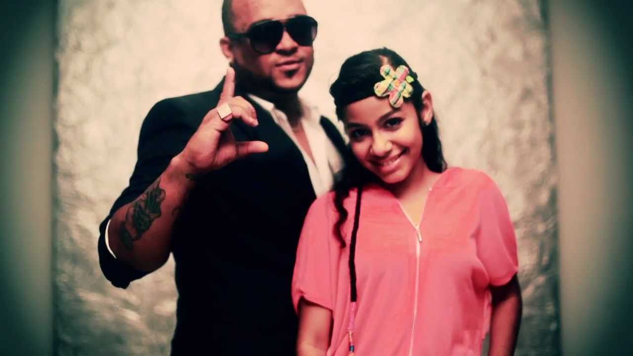 VIVO LLORANDO MR. SAIK FT. PAULA CRISS (HD)