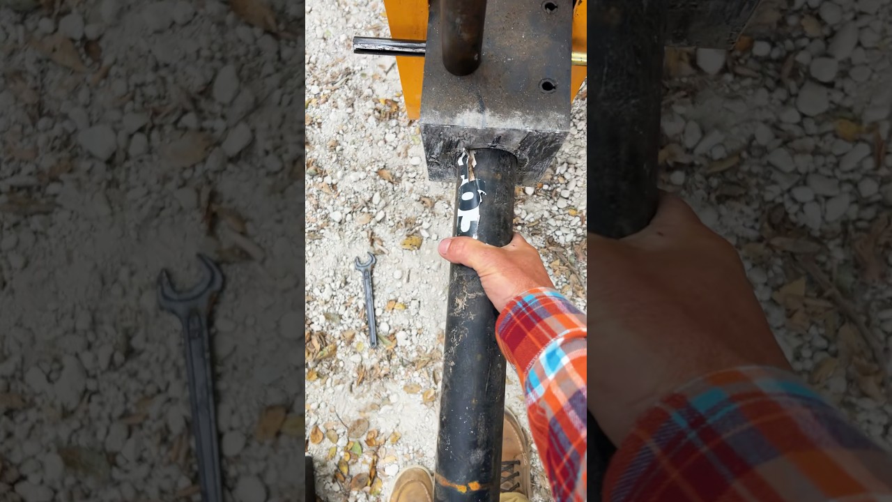 👋 How to change the breaker attachment bit on the handy SHB680! On a skid steer 🚜💥