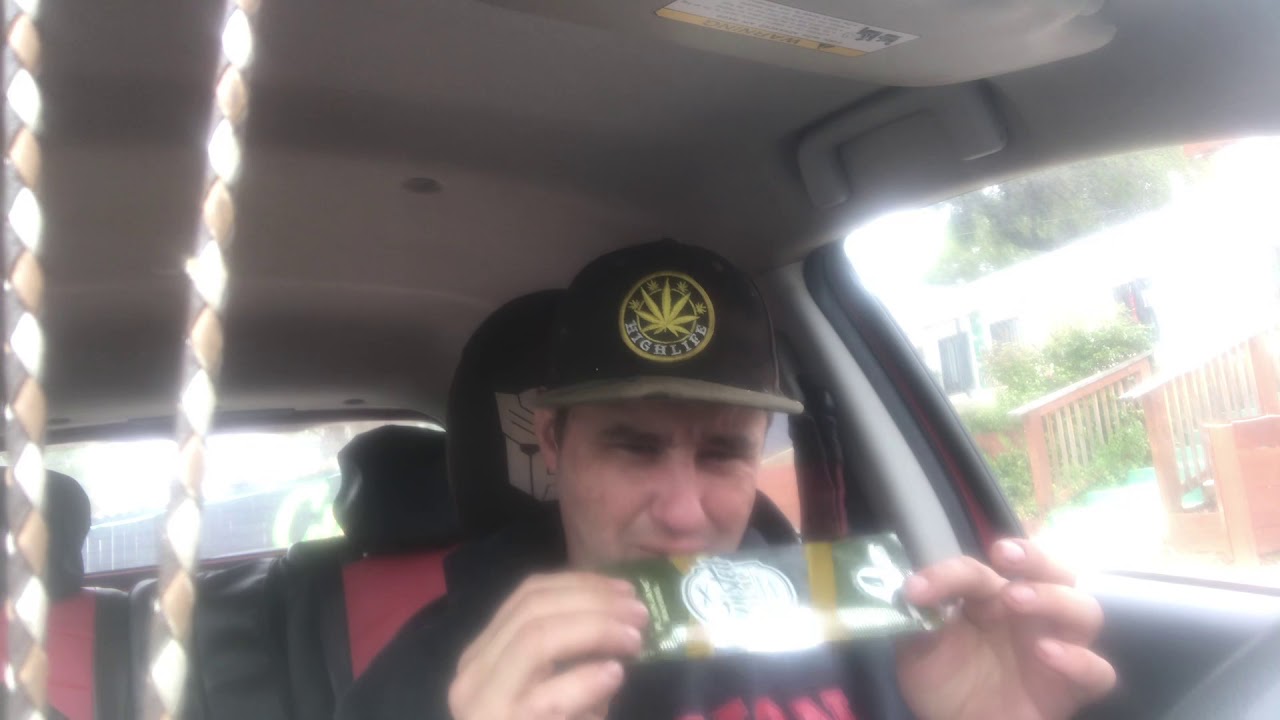 How how to roll blunt wrap  (the proper way using the plastic sheet and straw) perfect blunt evert