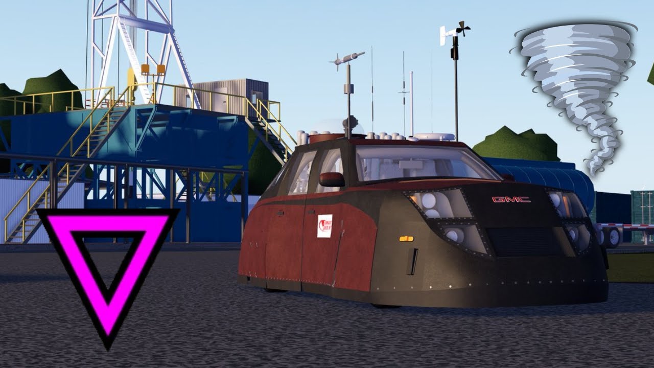Intercepting a PINK TVS with a Dominator 1