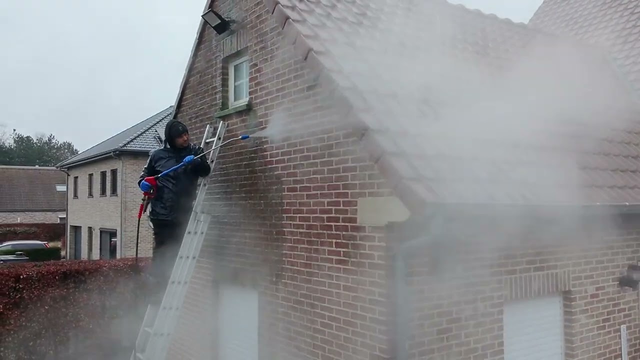 Kies voor een proper huis met een dak- en gevelreiniging door Sunexpert!