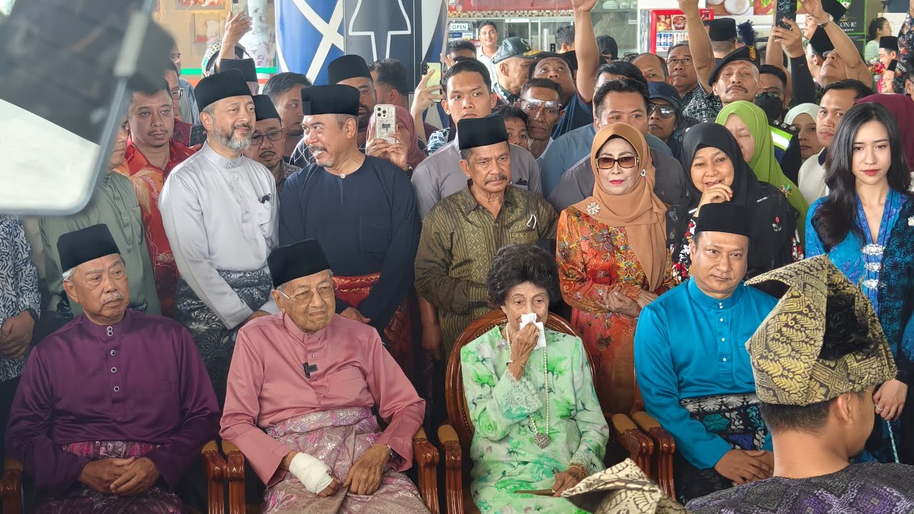 [LANGSUNG] Tun M buka Kapsul Masa yang ditanam selama 28 tahun di Menara Kuala Lumpur.