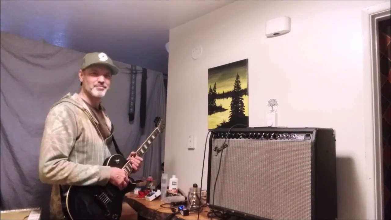 Fender Ultimate Chorus w/ Epiphone Les Paul Demo