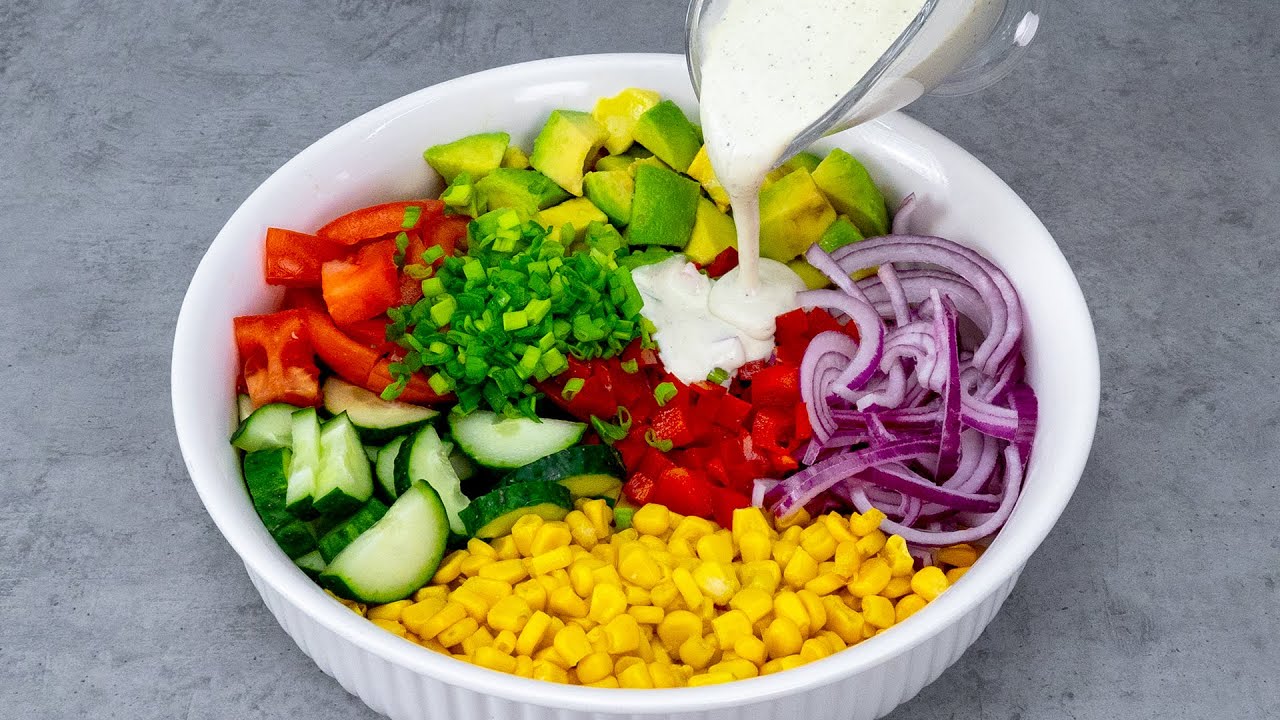 Du kommer vilja göra denna sallad varje dag! Hemligheten är såsen