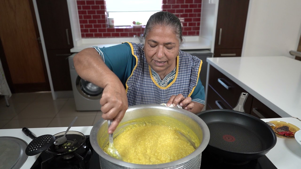 Making mealie rice kitchree (kitchari) - Dharia kitchree, a South African traditional meal
