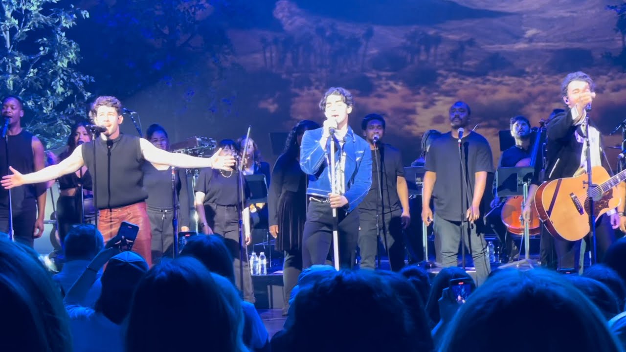 Vacation Eyes (Live)- Jonas Brothers The Album Premiere