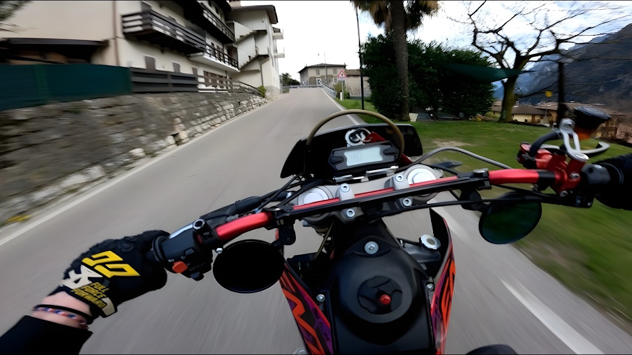 PUSHING a 125cc 4T to ITS LIMIT - VENT 125 [4K POV]