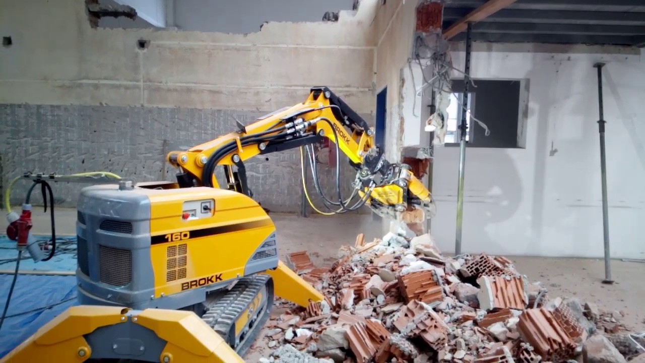 Vnitřn&iacute; demolice - Demoličn&iacute; robot BROKK 160 - BETONŘ&Iacute;Z