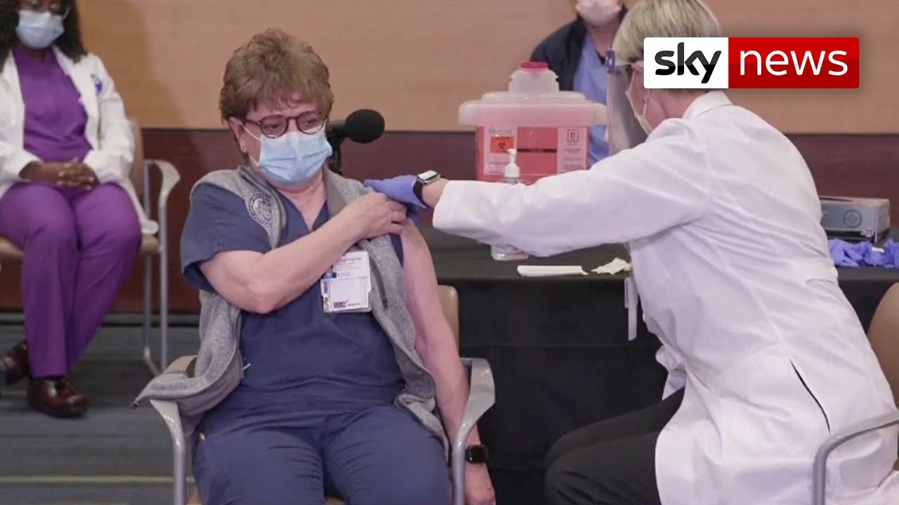 COVID-19: US first doses of Pfizer given to healthcare workers
