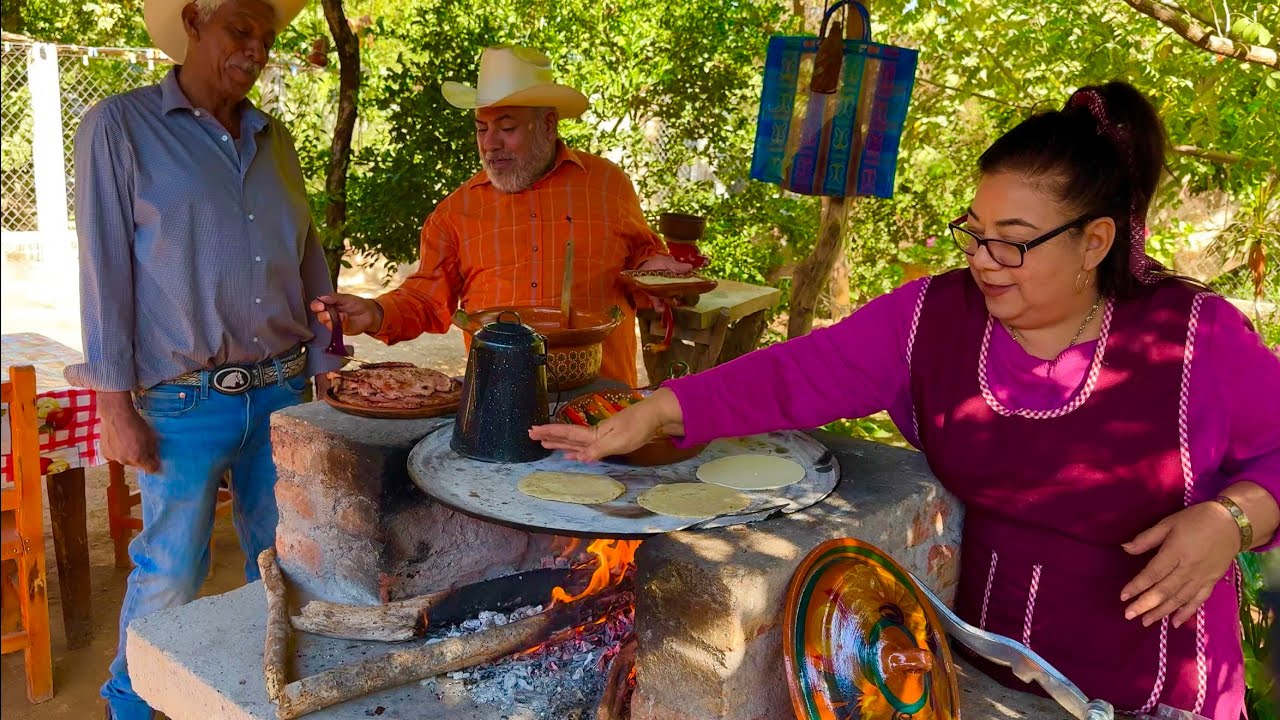 UN CLASICO DE LA COCINA MEXICANA ¡¡HUEVO EN SALSA !! || AY NOMAS
