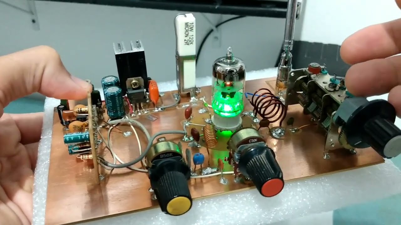 Recepção do Receptor Regenerativo Valvulado de FM