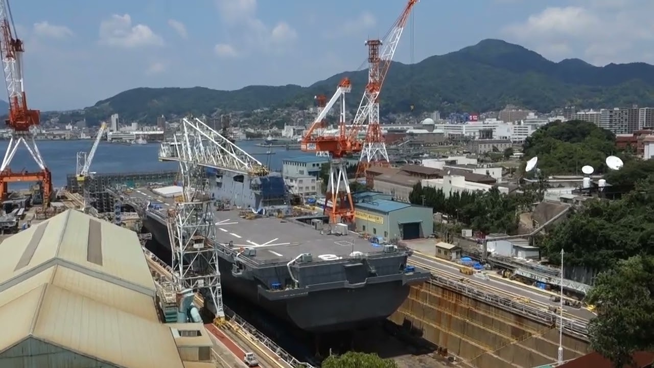 JMU呉で撮影した改造工事中の護衛艦「かが」