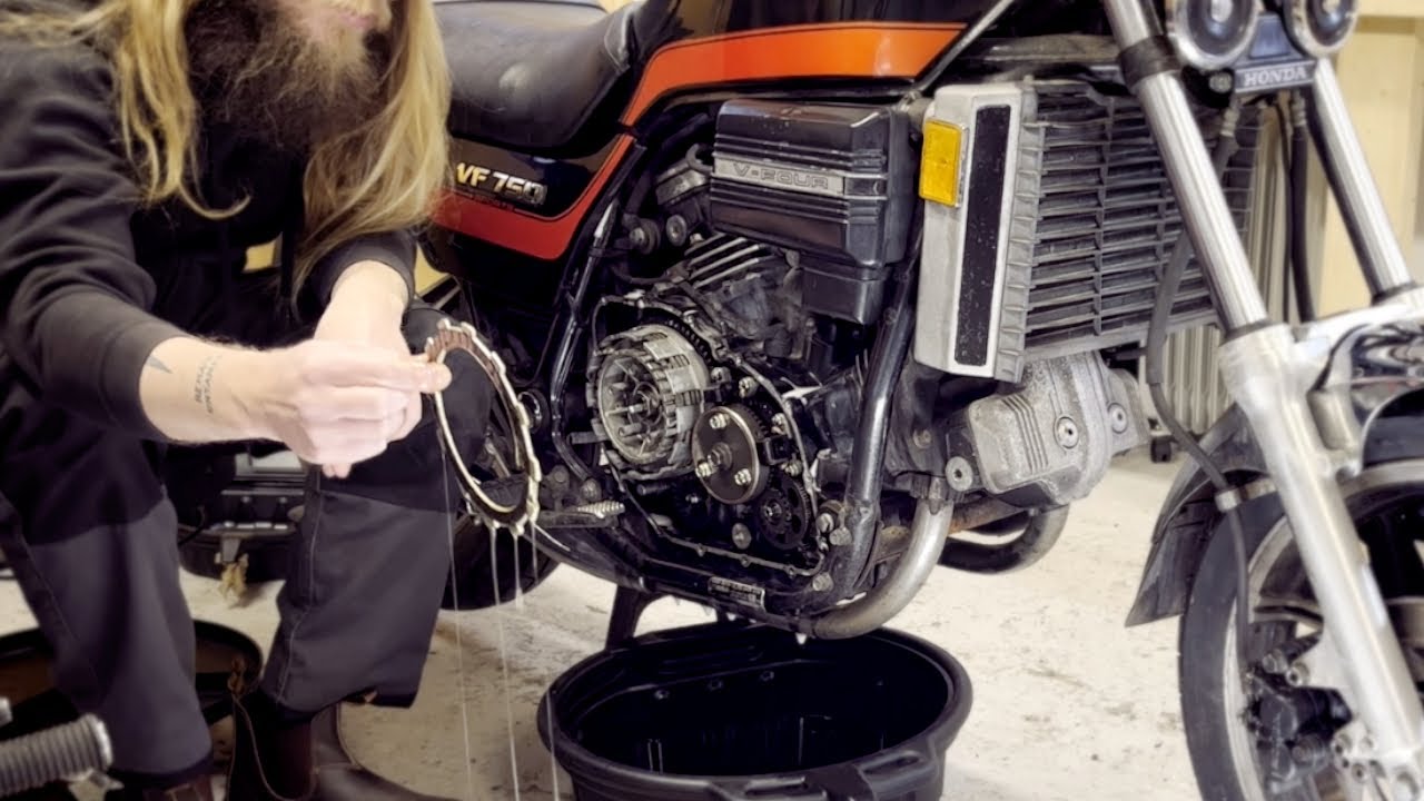 Replacing the Clutch Plates on My 1982 Honda VF750S