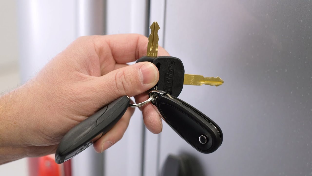 How to Use Your Keys and Secure Baggage Doors on Your Leisure Travel Vans