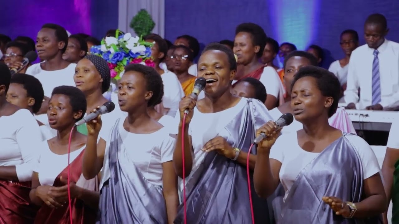 KUMUSARABA INDIRIMBO  YARIRIRMBWE NA CHORALE KANYAMI YA GATATU MUGITERAMO CABAYE KW'I PASIKA