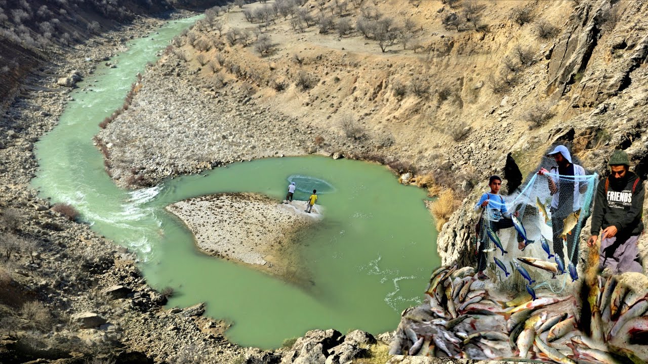 The real life of Zagros nomads | Fishing in the roaring mountain river and cooking in nature 🎣🏕
