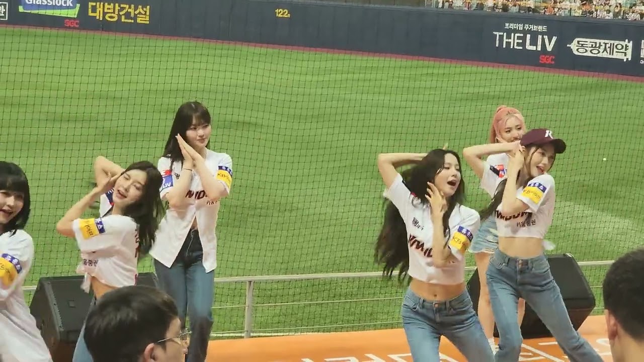 케플러(Back To The City) 230518 고척스카이돔 키움히어로즈 응원단상