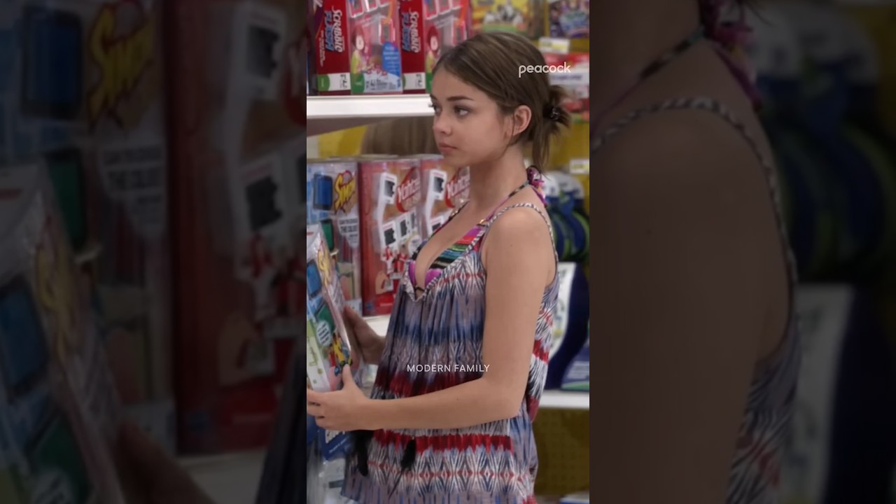 the greatest toy heist of all time#ModernFamily #HaleyDunphy#ClaireDunphy #Shorts#MuTraveller