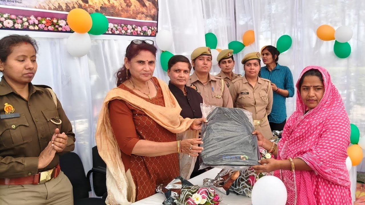 कामगार महिलाओं को सम्मानित कर दिया सशक्तिकरण का संदेश