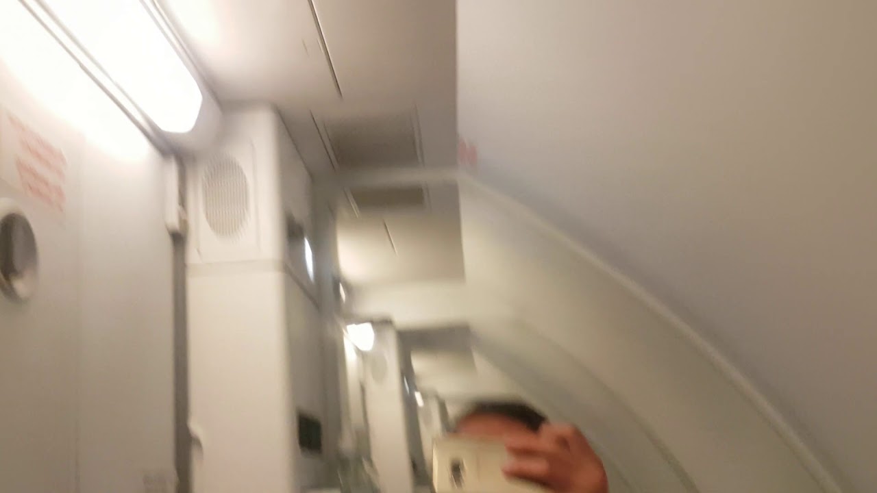 Banheiro de um avi&atilde;o da LATAM #SHORTS