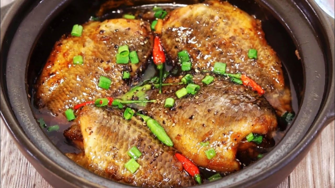 C&aacute; R&ocirc; Kho Ti&ecirc;u - Kho Tộ kiểu n&agrave;y đơn giản rất ngon