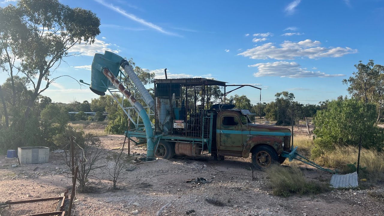 Blue Car Door Tour - Lightning Ridge, Australia