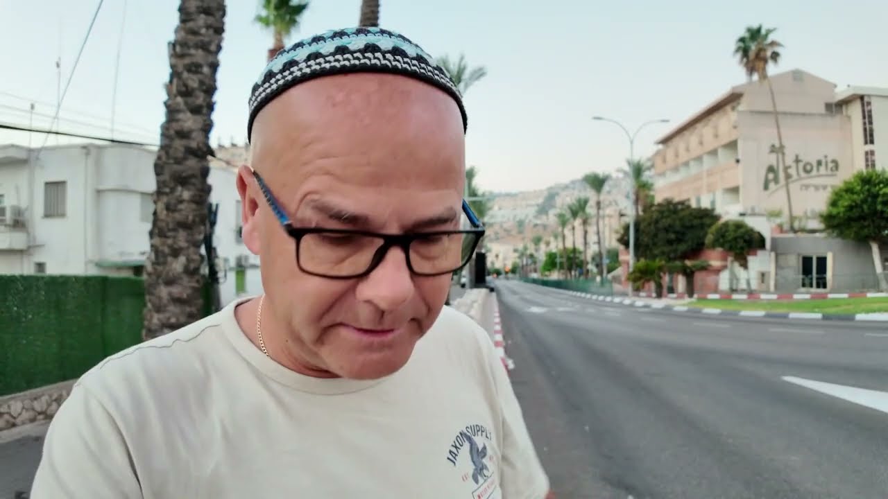 Raketisadu Galilea j&auml;rve kallastel