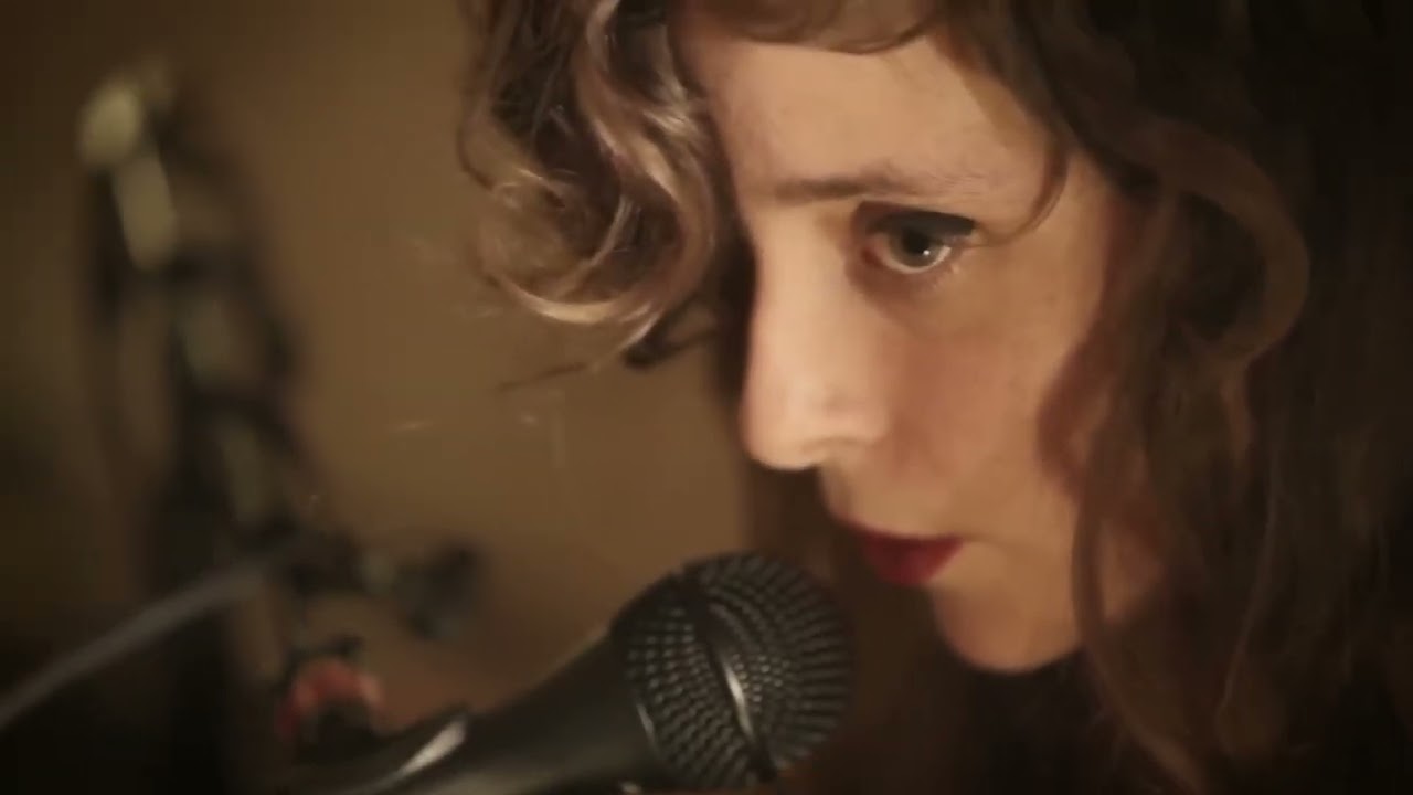 Beach House - A Walk In The Park (Blogothèque Soirée De Poche Session, Paris)
