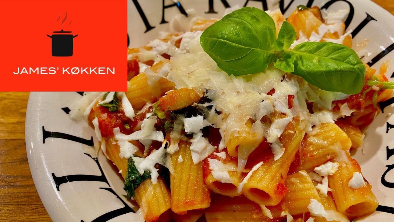 Pasta alla Norma - pasta med tomatsauce og aubergine
