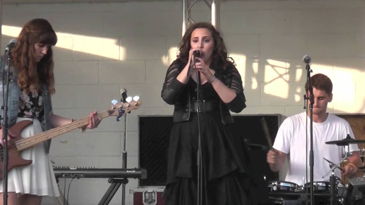 Whitney Clapper sings Mama's Broken Heart at Summer Sounds
