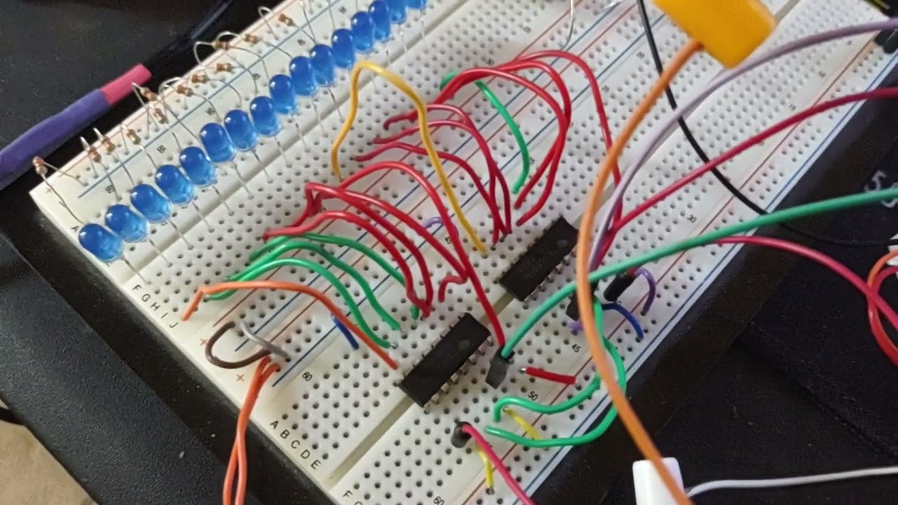 PIC12F629 Based LED Chaser 1/3