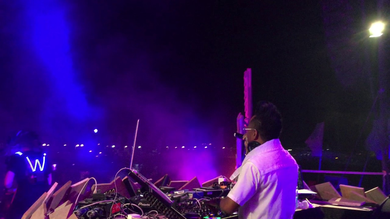 Apl.de.ap (Black eyed peas) Vs Drum Warrior at Barastibeach Dubai corona sunsets festival