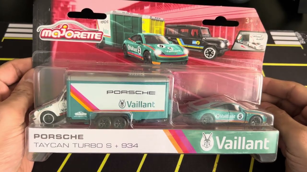 Majorette Porsche Taycan and 934 trailer set. Did you know the trailer can be disassembled?