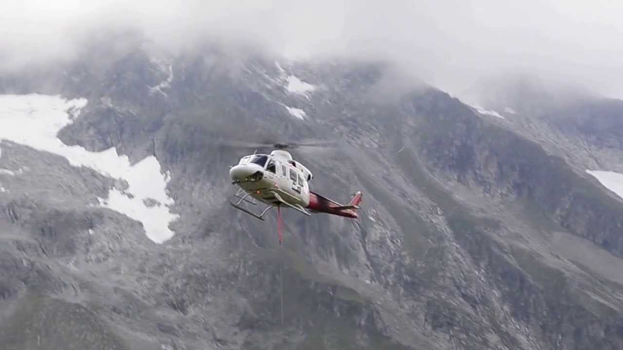 Heli Austria / Roy Knaus im Anflug zur Neuen Th&uuml;ringerH&uuml;tte im Habachtal