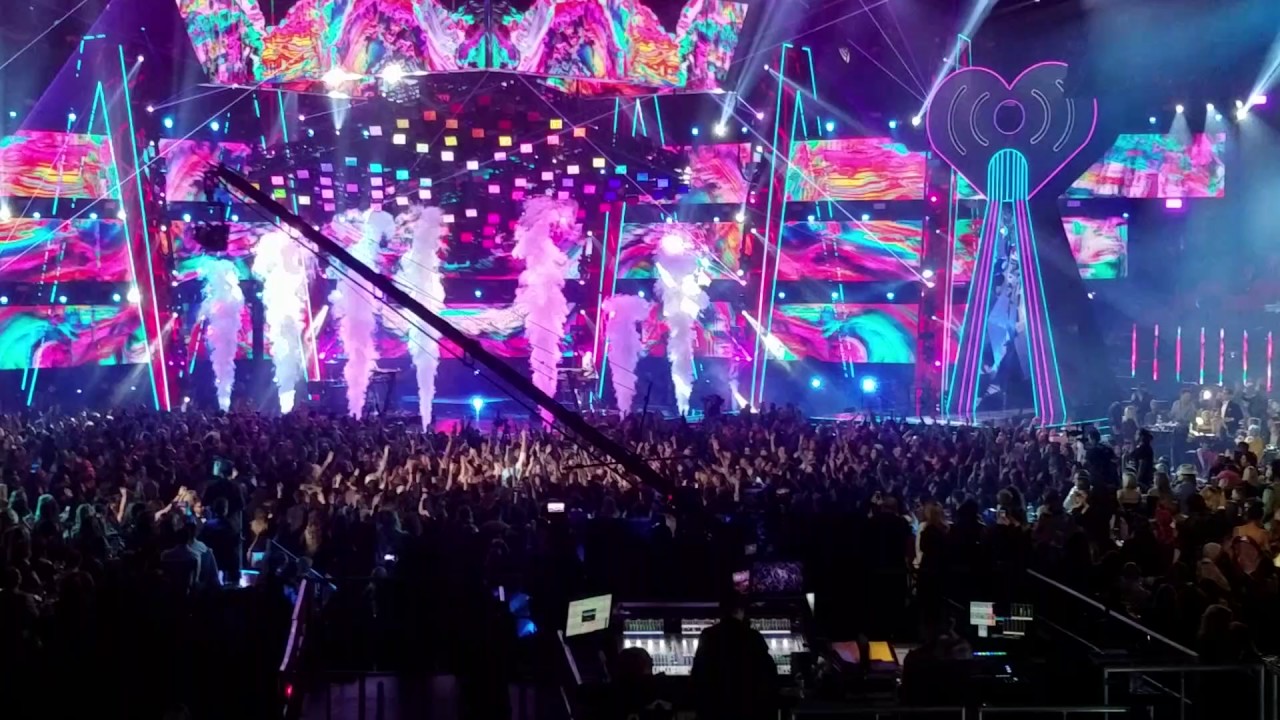 The Chainsmokers ft Chris Martin of Coldplay - 2017 iHeartRADIO Music Awards