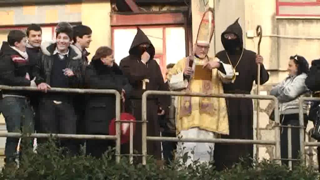 Un borgo in maschera