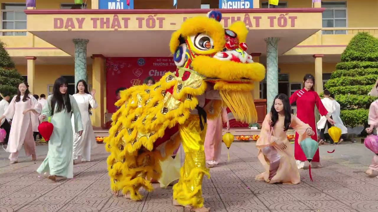 van nghe chao xuan 2026 lop 11E