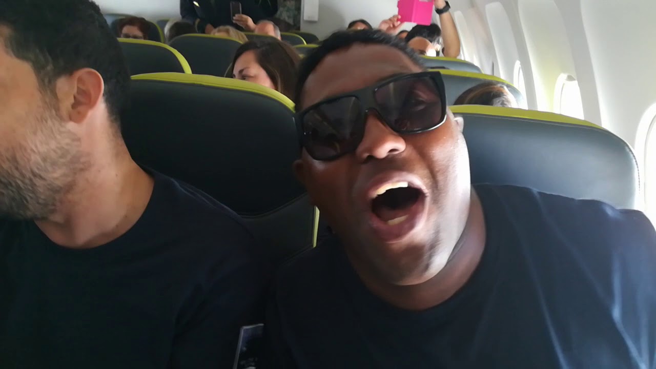 CHARANGA DAS FRESQUINHAS EM PLENO VOO DA TAP A CAMINHO DAS SANJOANINAS 2018.