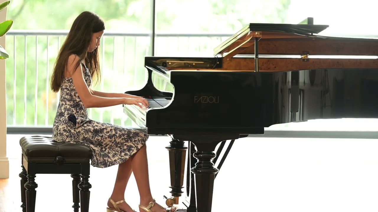 Hillary O'Sullivan plays Joe Hisaishi's Merry Go Round of Life - Piano Solo