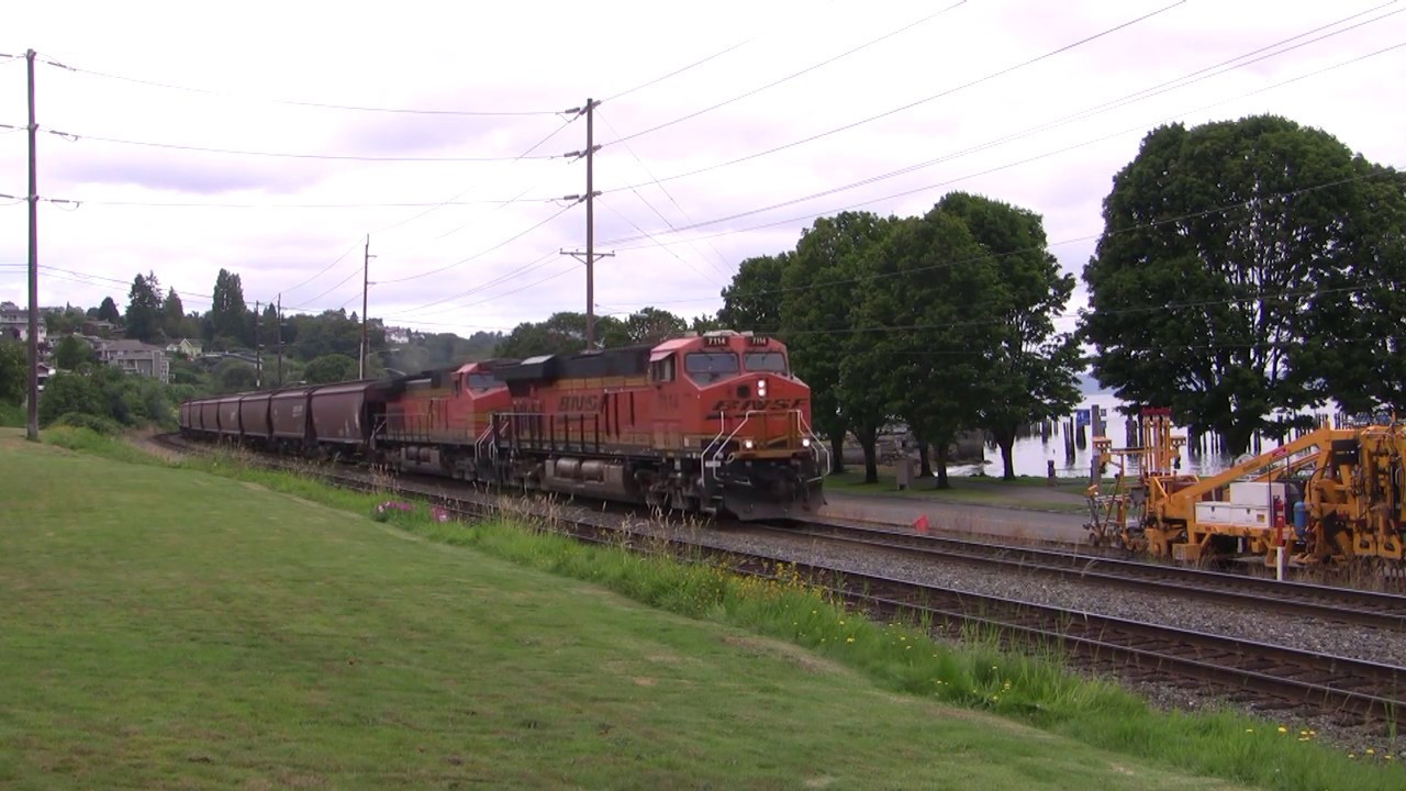 BNSF With A CREX And AMTK Lead Trains @ Old Town Tacoma, WA w Canon HF11