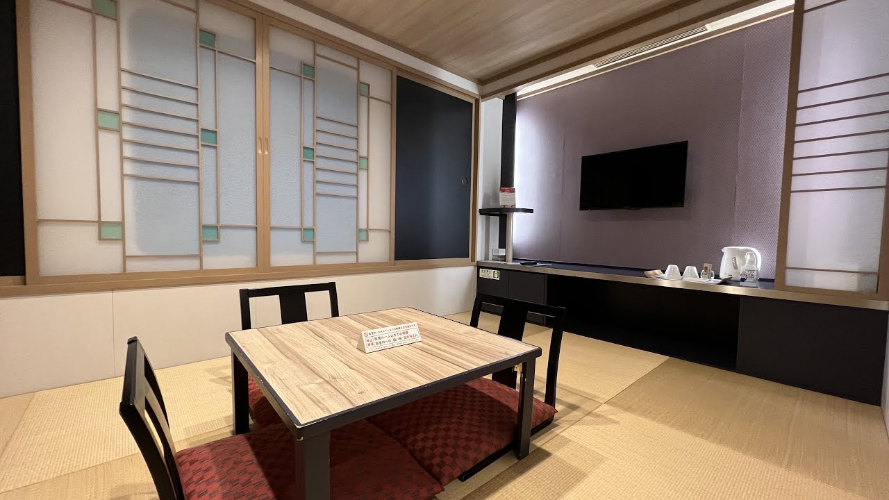 12-hour boat ride in a deluxe Japanese-style room