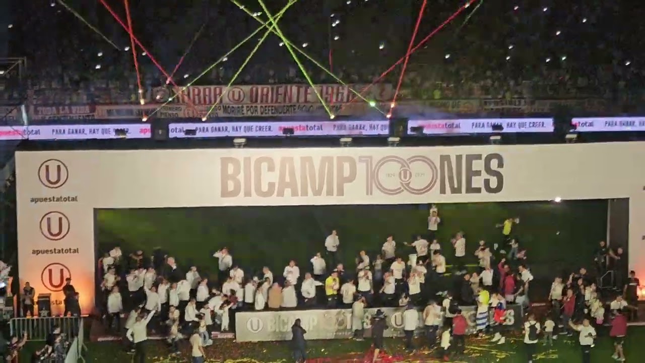 La #fiesta de los #bicamp100nes @UniversitarioTVU #campe&oacute;n #liga1teapuesto2024 #ydaleu 09.11.2024