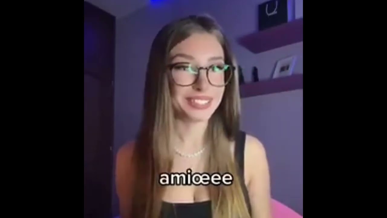 RAGAZZA PARLA SOLO IN CORSIVO E INSEGNA A TUTTI COME FARE A PARLARE COS&Igrave;!!