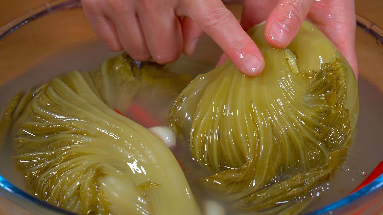 小時候媽媽常做這樣的酸菜，金黃酸脆，幹淨衛生又好吃，而且沒有任何的添加劑！