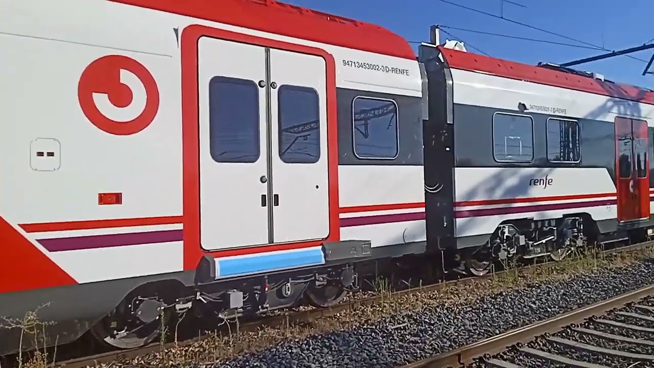 Nuevo tren de Cercanías STADLER de la serie 453 detenido en Manzanares para Ciclo de pruebas en vía