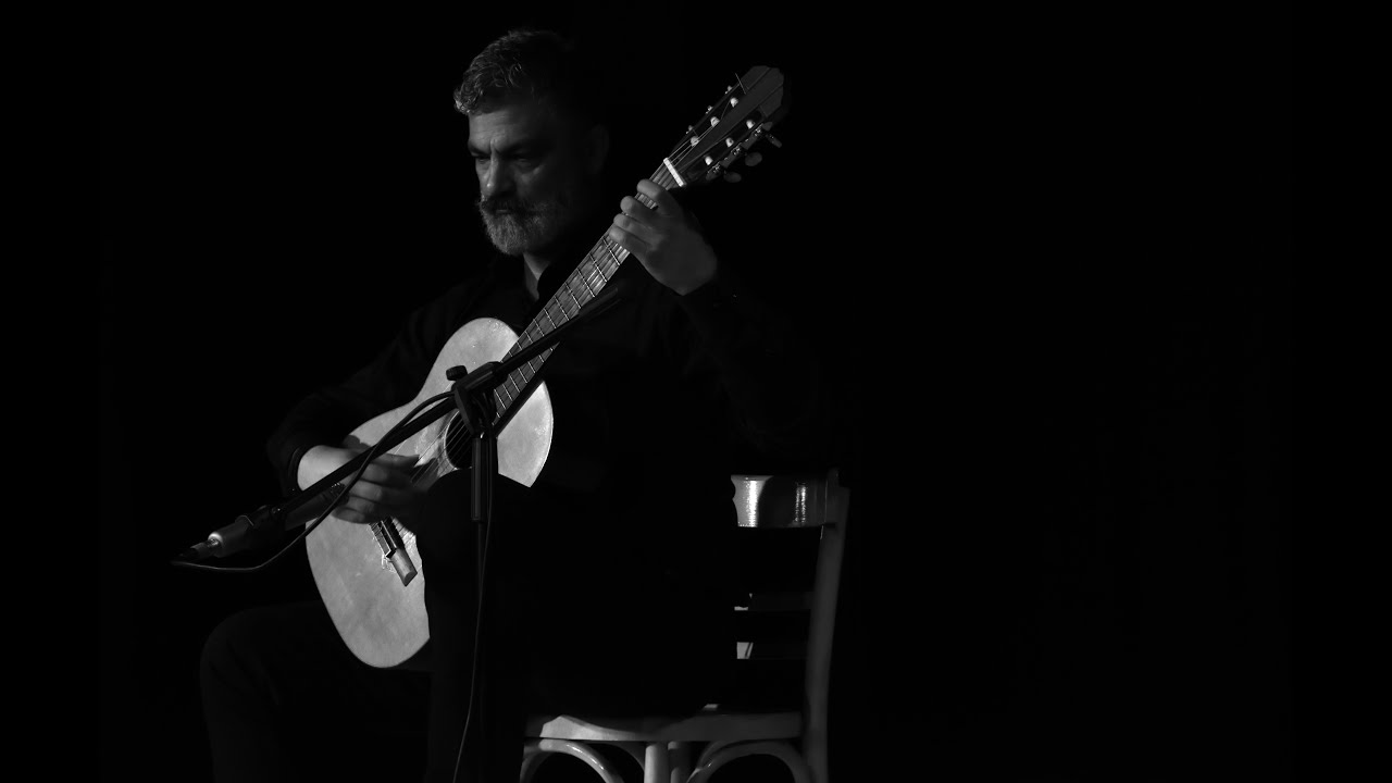 Ioannis Andronoglou performs 