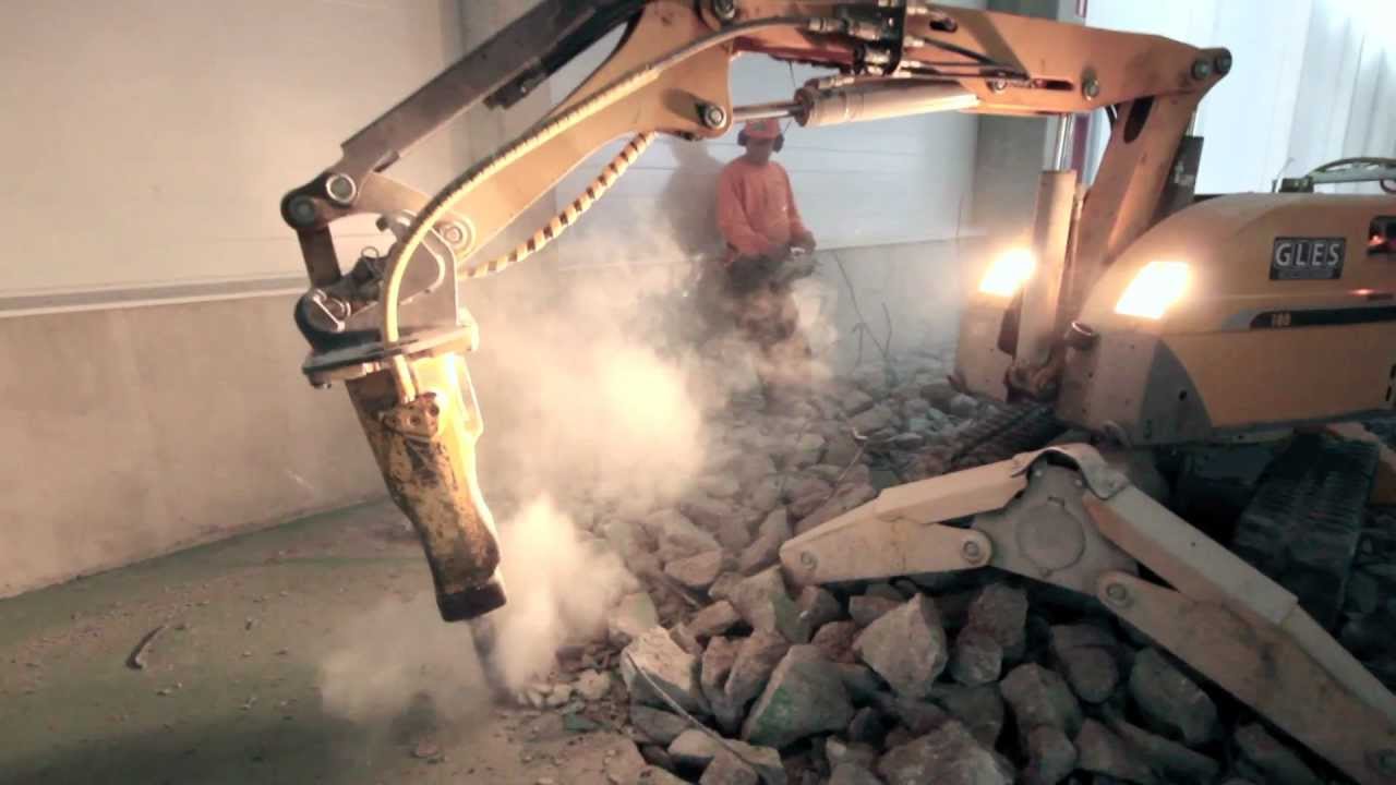 GLES Oy - Brokk 180 -piikkaus ja betonin purku. Concrete demolition